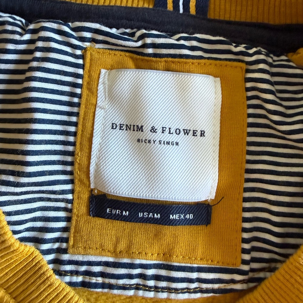 Denim & Flower Mustard V-Neck Sweater Size medium - Picture 2 of 6